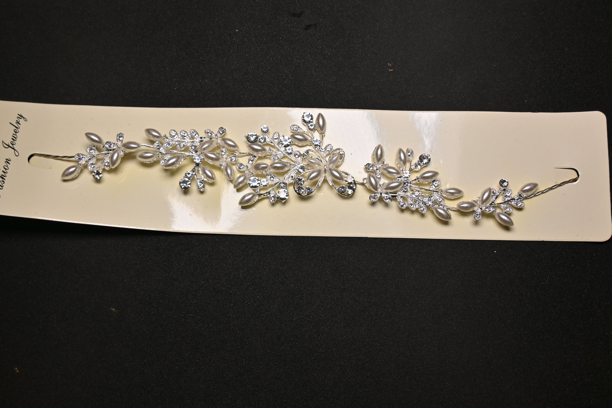 Traba metálica con perlas