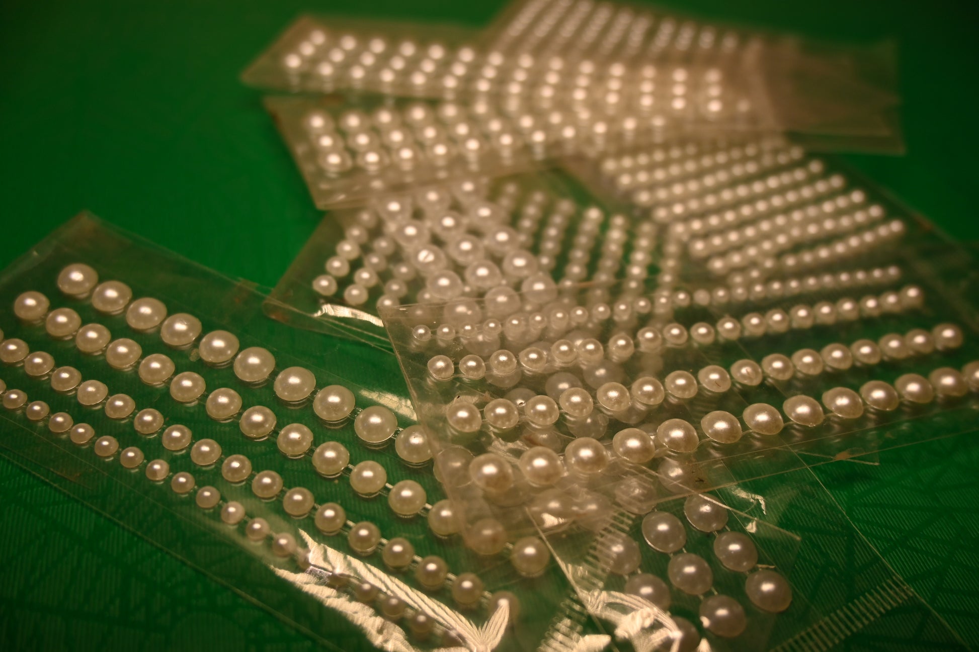 Perlas para el cabello con pegamento