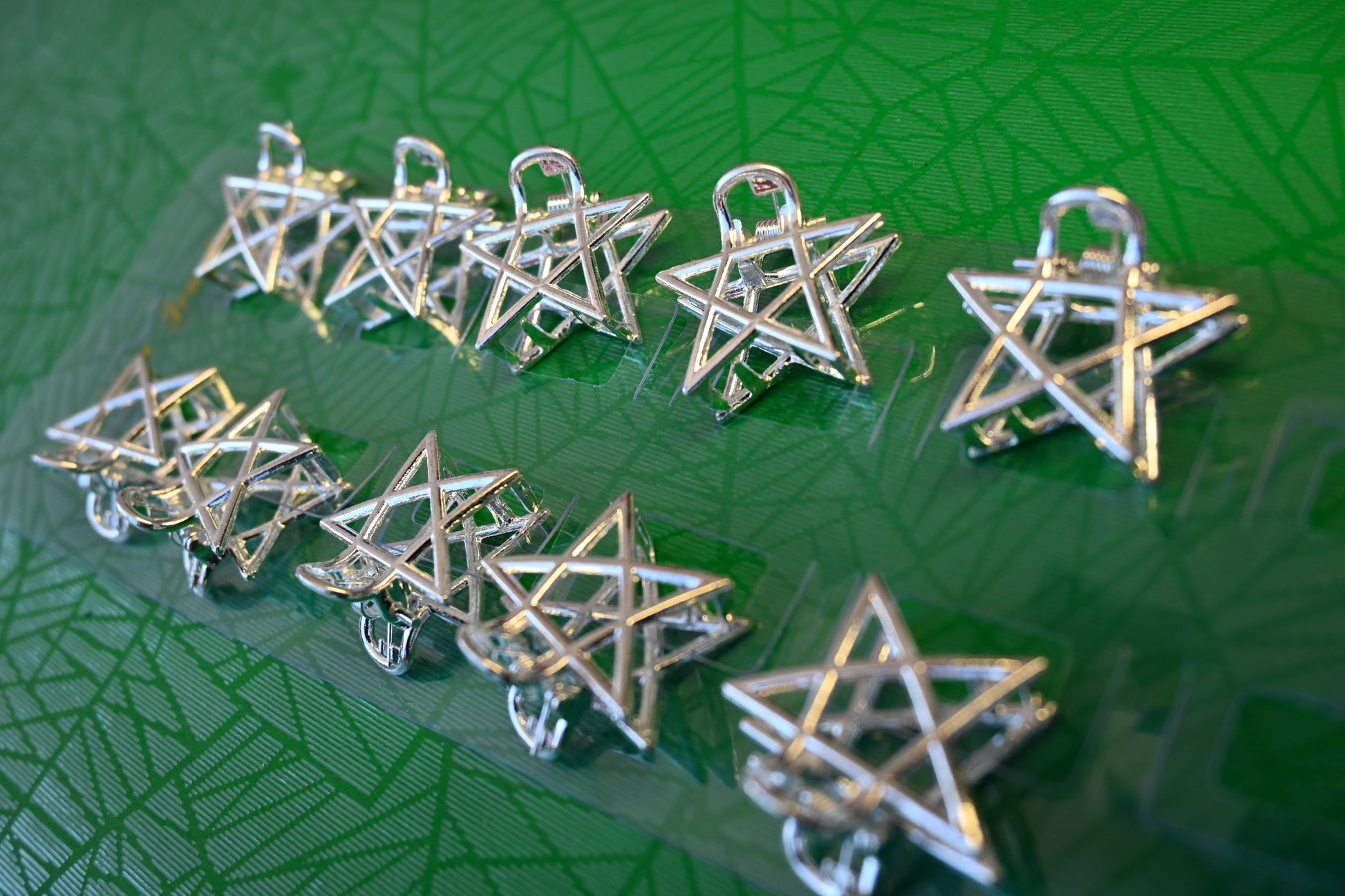 Piraña pequeña metálica